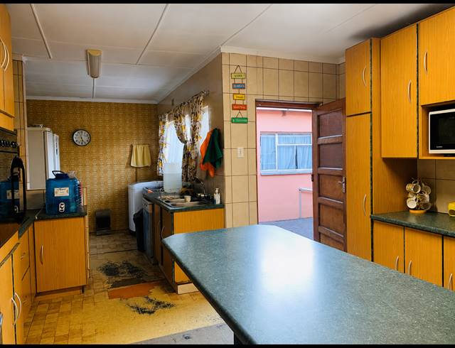 4 BEDROOM FREEHOLD FOR SALE IN VANDERBIJLPARK CE 2